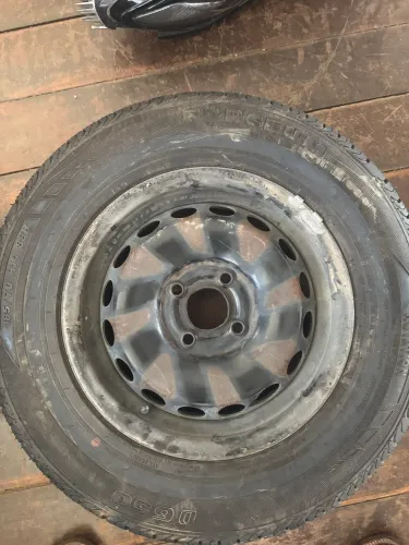 ARO COM PNEUS 185/70R14