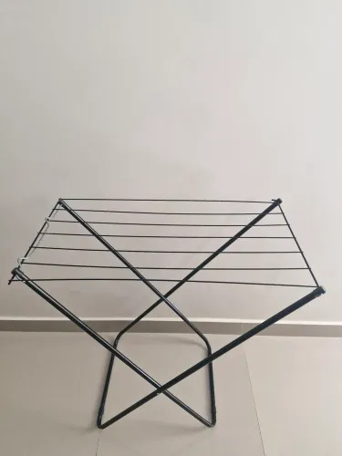 Varal de chão compacto ideal para apartamento