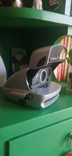 Polaroid 600 Series de cor prata e cinza