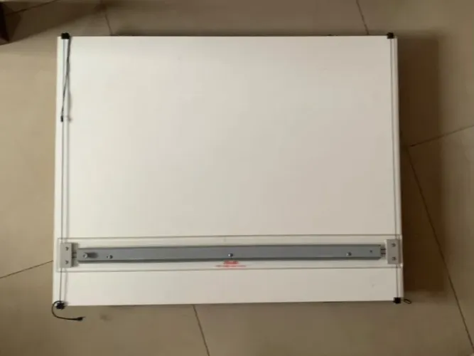 PRANCHETA PORTÁTIL A2 e um tubo telescópio para projeto