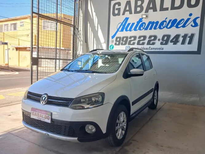 Volkswagen Crossfox 1.6 MI Total Flex 8V 5P 2014
