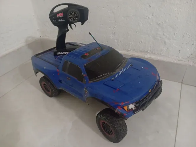 Carro de controle remoto traxxas 2008