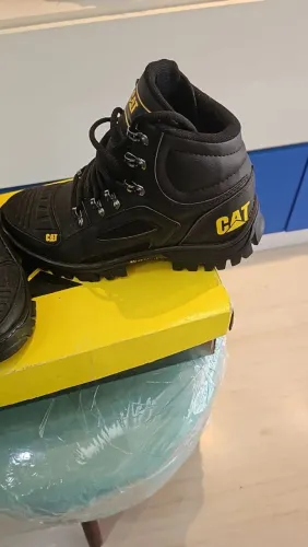 Bota para trilha Caterpilla N 37