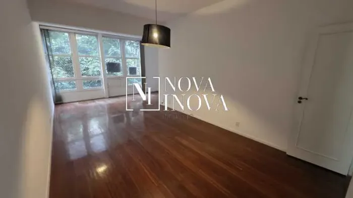 APARTAMENTO em rua nobre, com vaga em Copacabana!