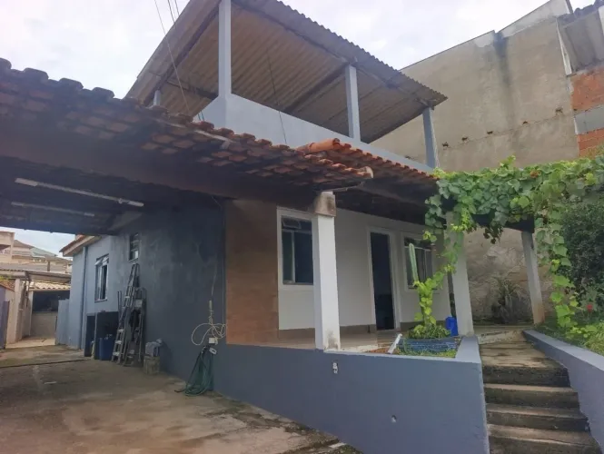Vendo essa linda casa Toda com porcelanato (troco por carro ou imóvel de valor menor )