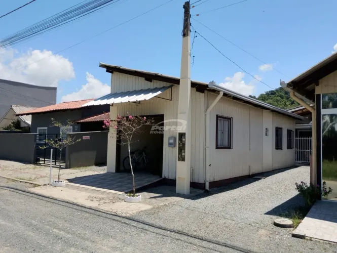 Casa com 2 dormitórios disponível para locação no Bairro Itajuba em Barra Velha (cód. 2465