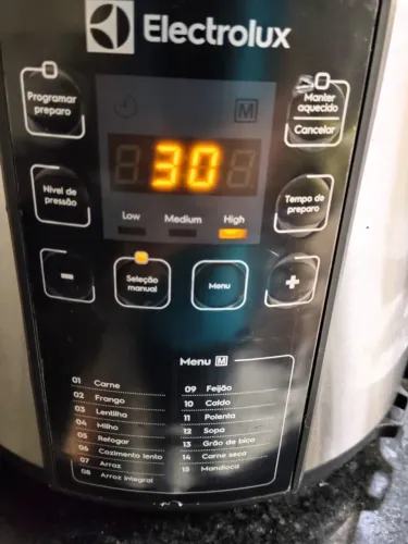 Panela de Pressão Elétrica Electrolux 5L Preta Digital (PCC20)