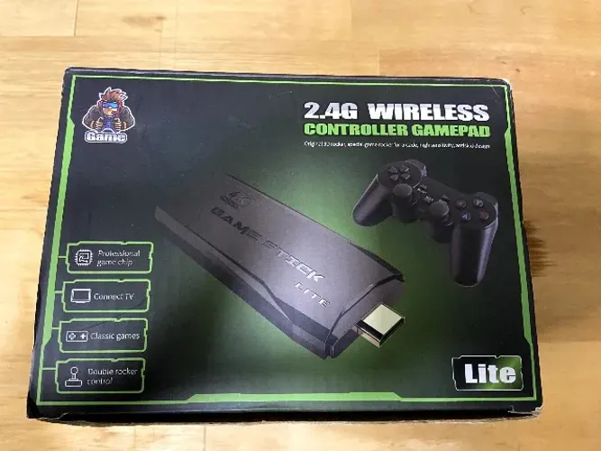 Game Stick Lite 4K + 2 Controles Sem Fio 2.4G - Console Retrô - Usado