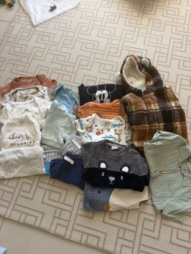 Lote de roupas de bebê masculino 6 a 12 meses - Carter?s, Zara, Disney e Teddy Boom