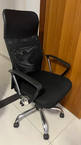 Cadeira de Escritório Ergonômica Preta com Rodinhas - Semi Nova