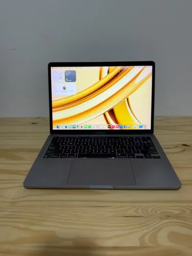 MacBook Pro M1 - Tela 13.2? TouchBar / 8GB de RAM / SSD 256GB