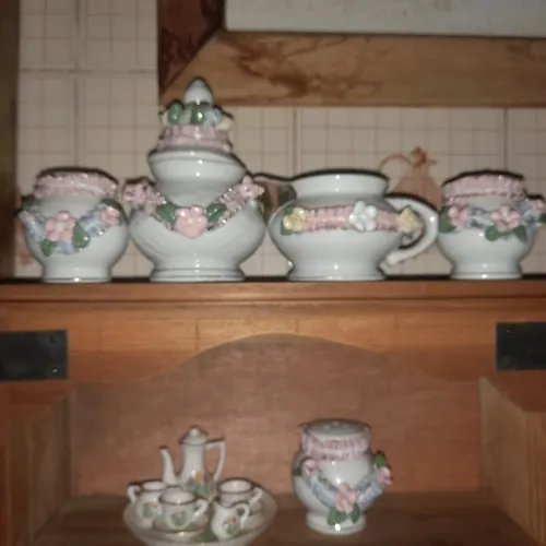 Conjunto de antiguidades. Agora só 150 tudo!