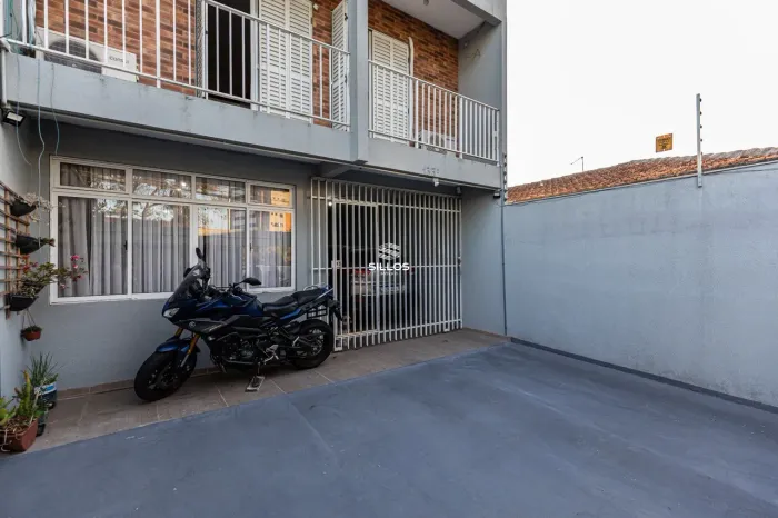 Sobrado à venda com 3 quartos no Capão da Imbuia em Curitiba