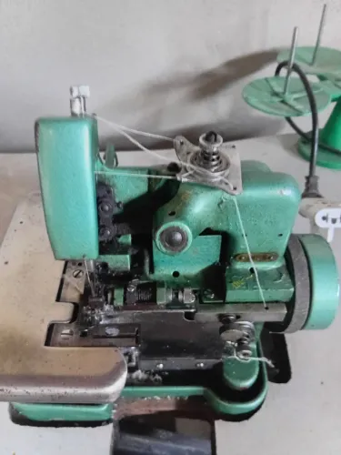 Maquina Overlock 110v