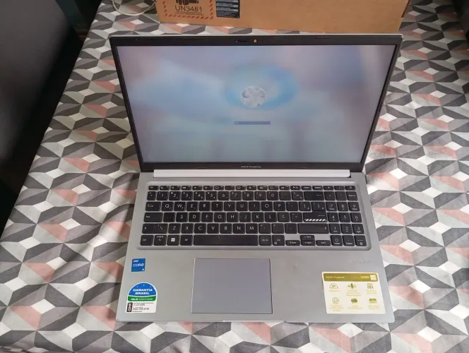 Vendo notebook Asus vivobook
