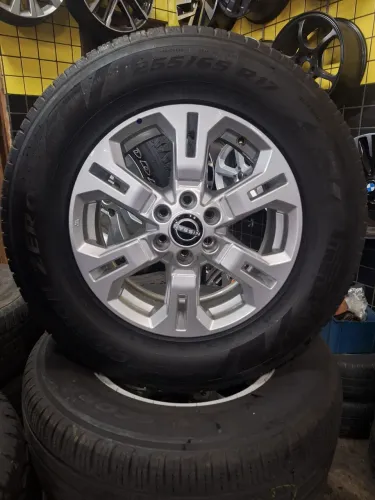 Rodas 17 Nissan Frontier + pneus 80% Pirelli roda e pneus original sem detalhes