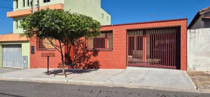 Casa à venda no bairro Parque Residencial Andorinhas em Cosmópolis/SP.