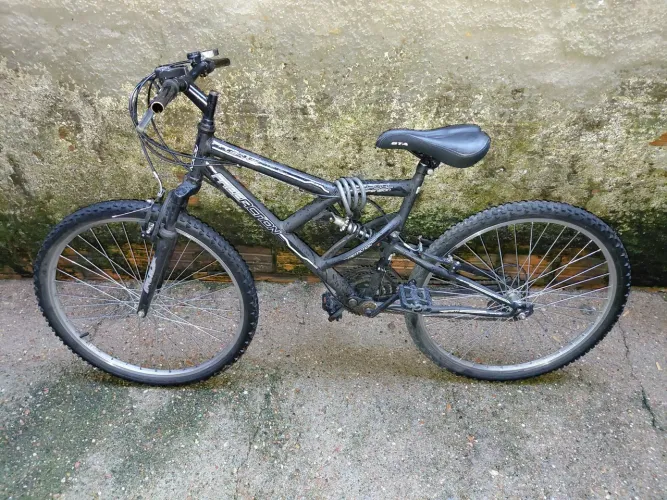 Vende - se bicicleta 18 marchas arro 26 usada