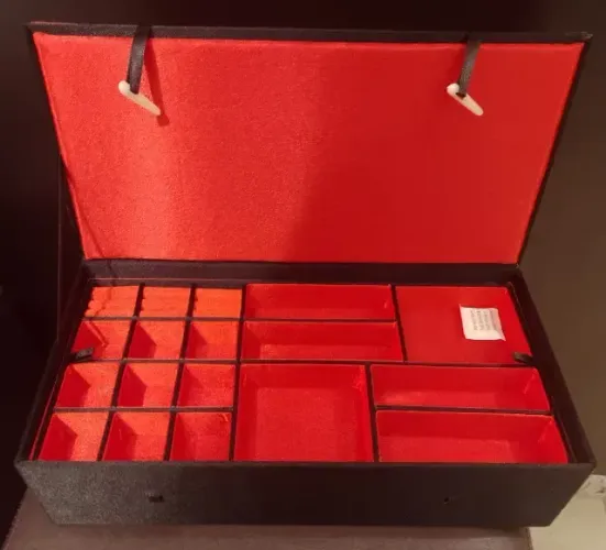 Caixa de Joias Oriental *Nova e na Caixa*