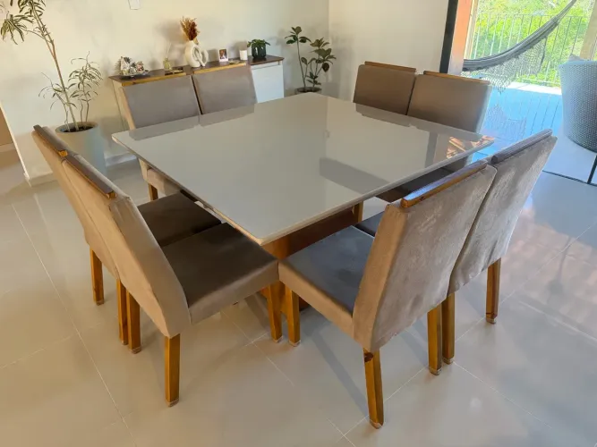 Mesa de jantar 8 cadeiras
