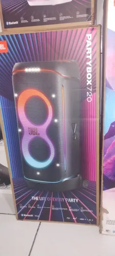 Vendo JBL partybox 720 lacrada apenas 5.799 reais aceito cartão ZAP *90 chamapapai