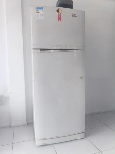 Geladeira para conserto (gela em cima e não embaixo)