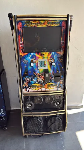 Vendo máquina de karaokê + Jukebox profissional