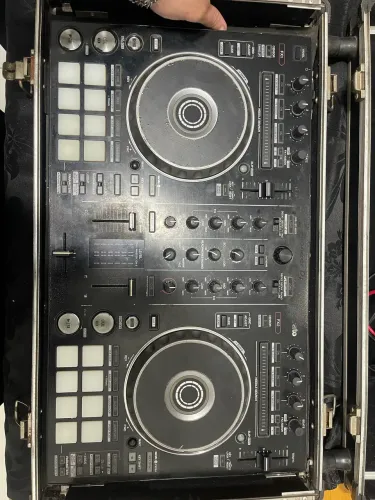 Controladora DDJ SR2