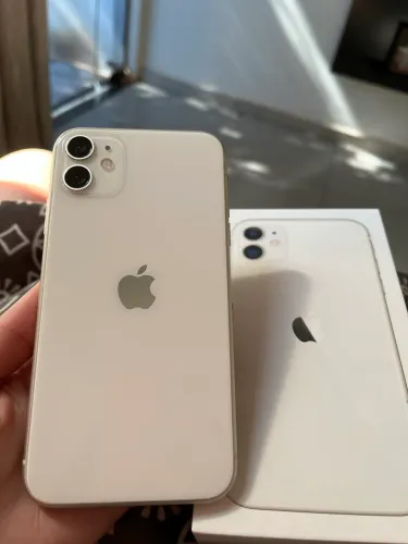 Vendo iPhone 11, 64gb, saúde da bateria 81%. Bem conservado 