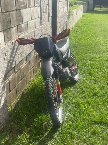 Moto XLR 125.. mais já está com motor 150