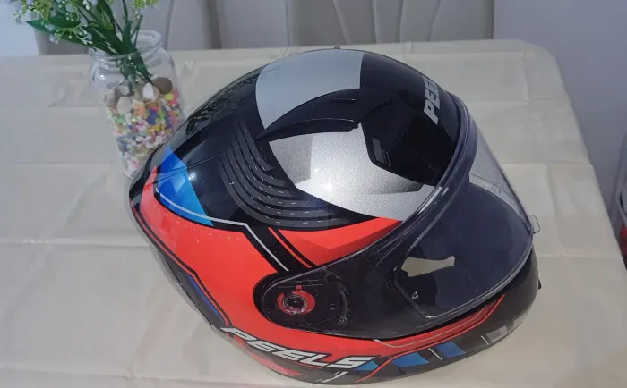 CCapacete Peels Icon Pro Force vermelho com preto e óculos 