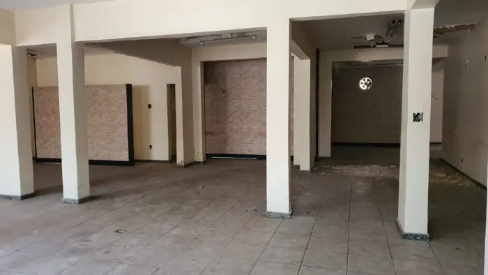 Casa comercial para alugar no Lourdes