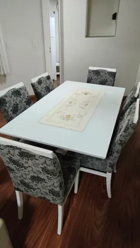 Mesa de MDF com tampo de vidro 6 lugares