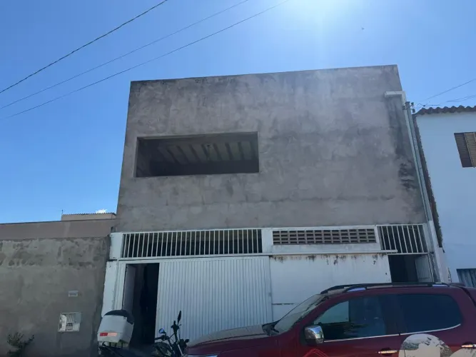 Sobrado com mais 2 apartamentos à venda no Itapoã-DF.