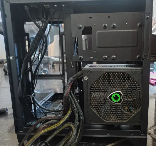 Gabinete Rise Mode + fonte Gamemax 500w