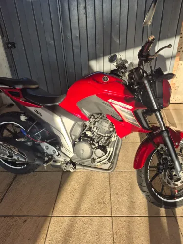 Vendo ou troco fazer 250, 2023 tudo em dia.