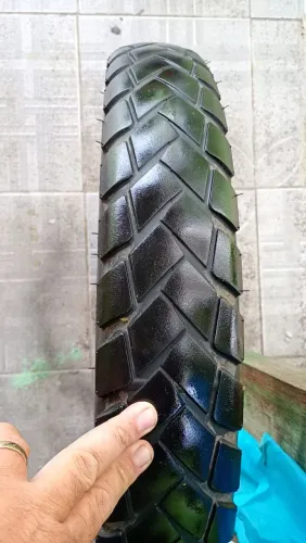 Pneu Lander aro 90/90/21 boa condições