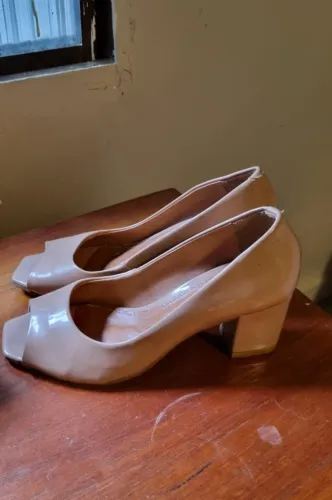 Lote sapatos femininos Arezzo e Hiz tamanho 36