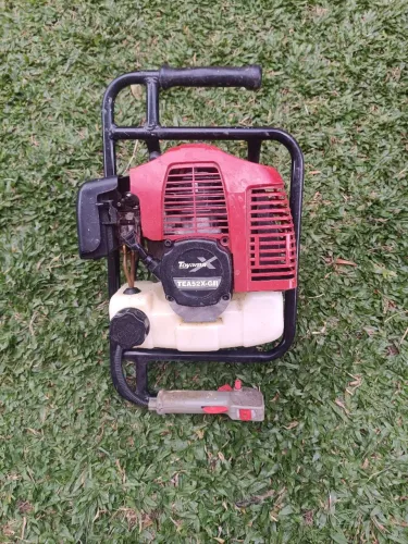Vende-se perfurador de solo Toyama 750,00