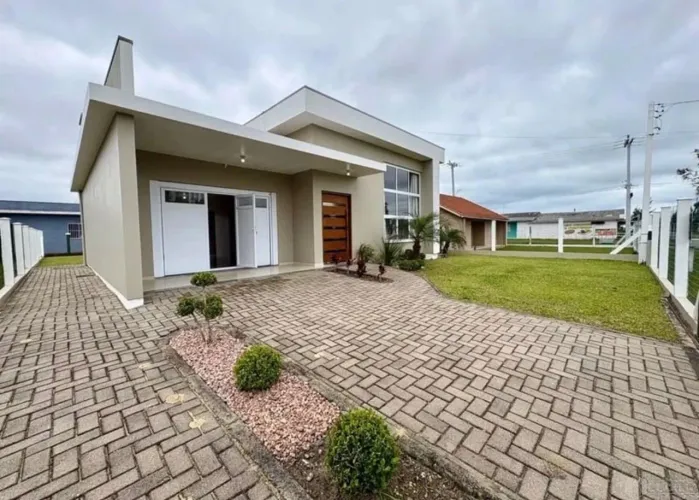 Casa semi-mobiliada com 3 dormitórios e 1 suíte no bairro Presidente REF: 6571
