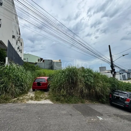 Terreno com 359,20mª no Estreito de Florianópolis