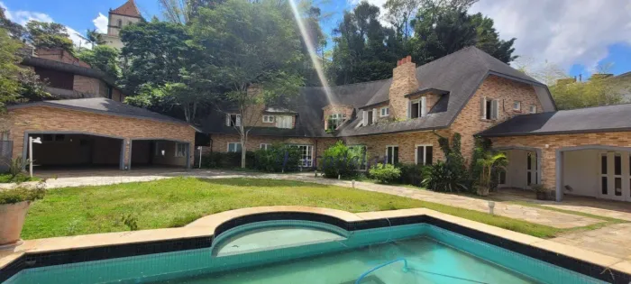 Casa para comprar com 4 quartos (4 suítes), 703m² no Real Parque