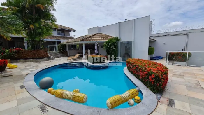 Casa com 5 quartos sendo 4 suíte disponível para locação e venda no bairro Jardim Colina e