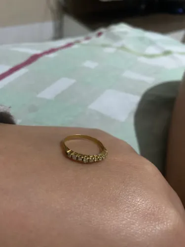 Vendo anel de ouro com pedras de brilhantes