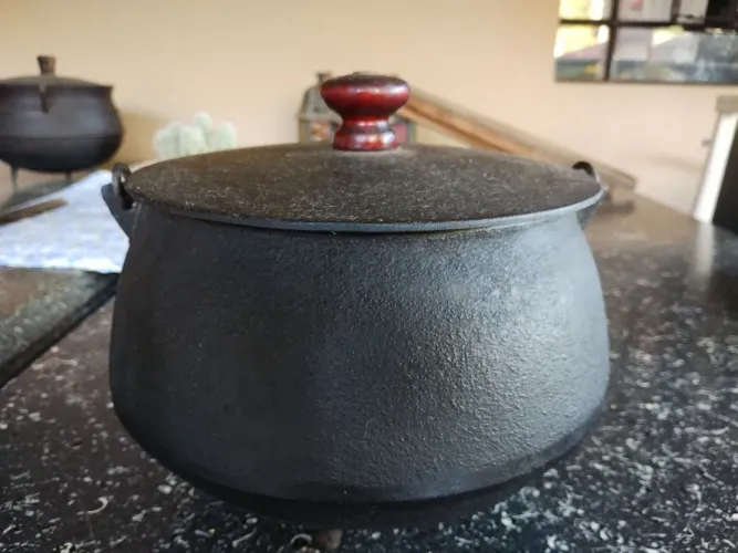 Caldeirão/panela de ferro fundido 23 cm