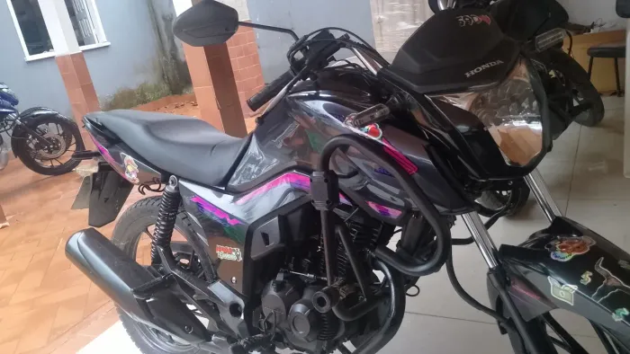 Vendo essa moto valor único 