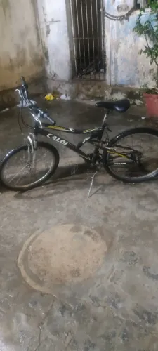 BICLETA CALOI ARO 26 SEMI NOVA EM ÓTIMO ESTADO!