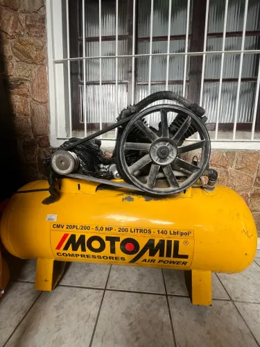 Compressor de Ar Motomil 200 Litros - 5.0 HP (Modelo CMV 20PL/200)
