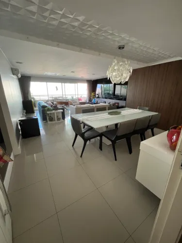 ÀREA: 220,00 M², NASCENTE, 4 SUÍTES, LAVABO, SALA PARA 3 AMBIENTES, AMPLA VARANDA, TODO PR
