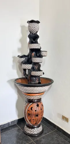 Fonte de água artesanal de cerâmica